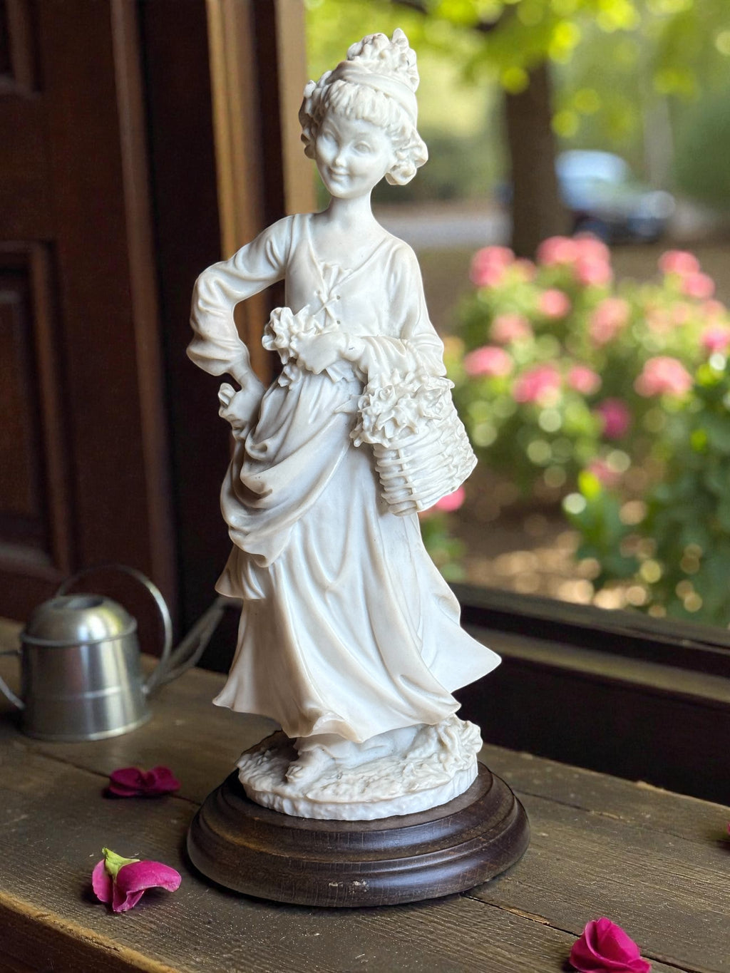 Giuseppe Armani Italian Biscuit Porcelain Figurine – Signed