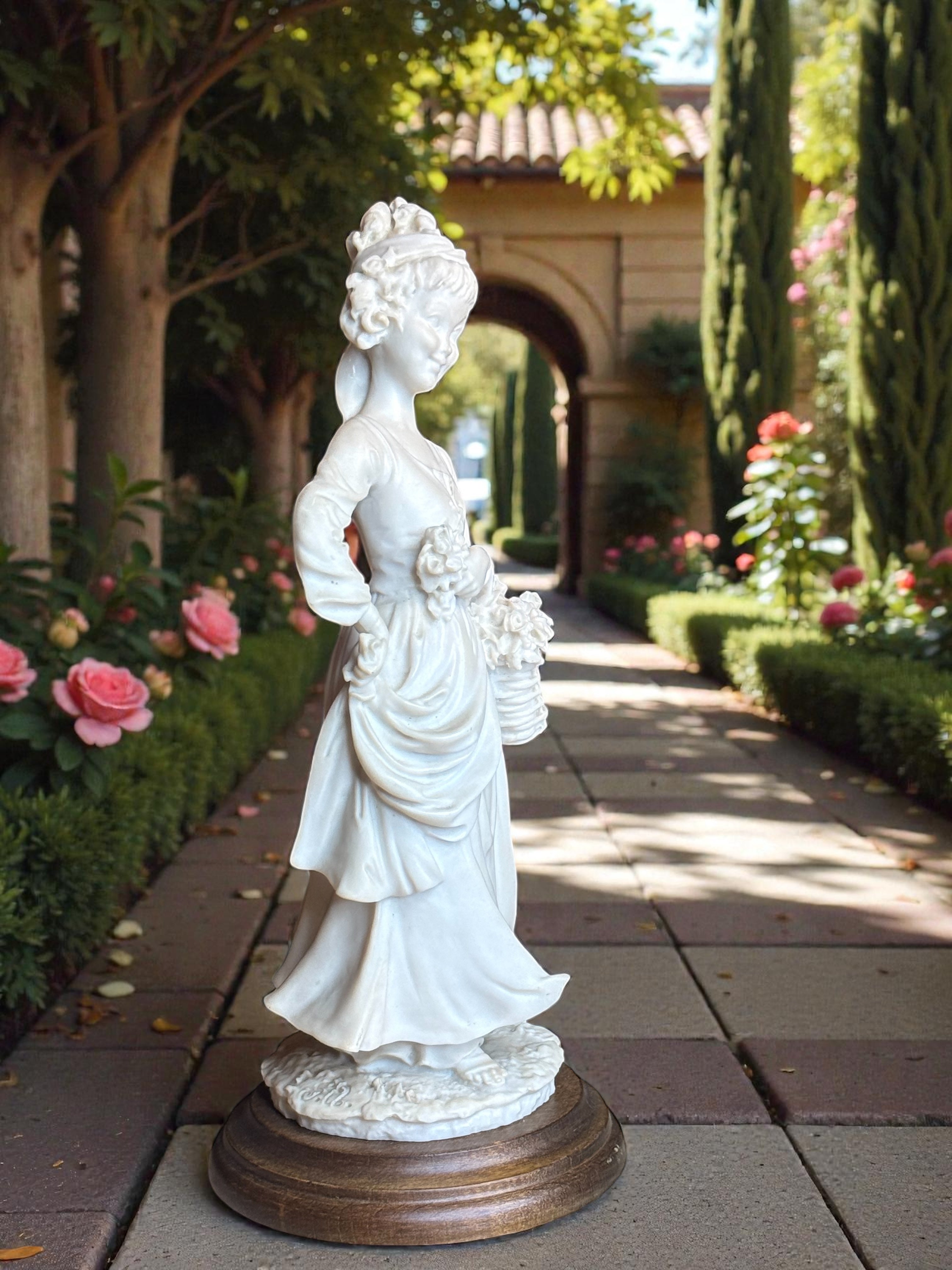 Giuseppe Armani Italian Biscuit Porcelain Figurine – Signed